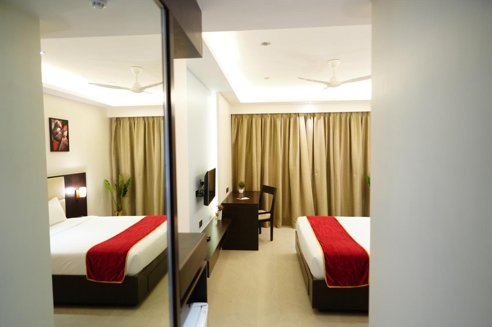 Hotel Grand Visava Лонавла Екстер'єр фото