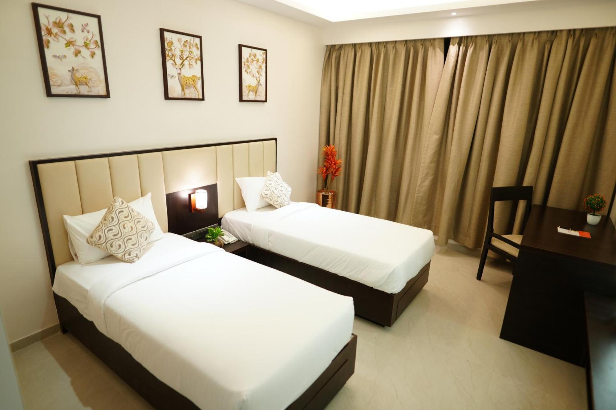 Hotel Grand Visava Лонавла Екстер'єр фото