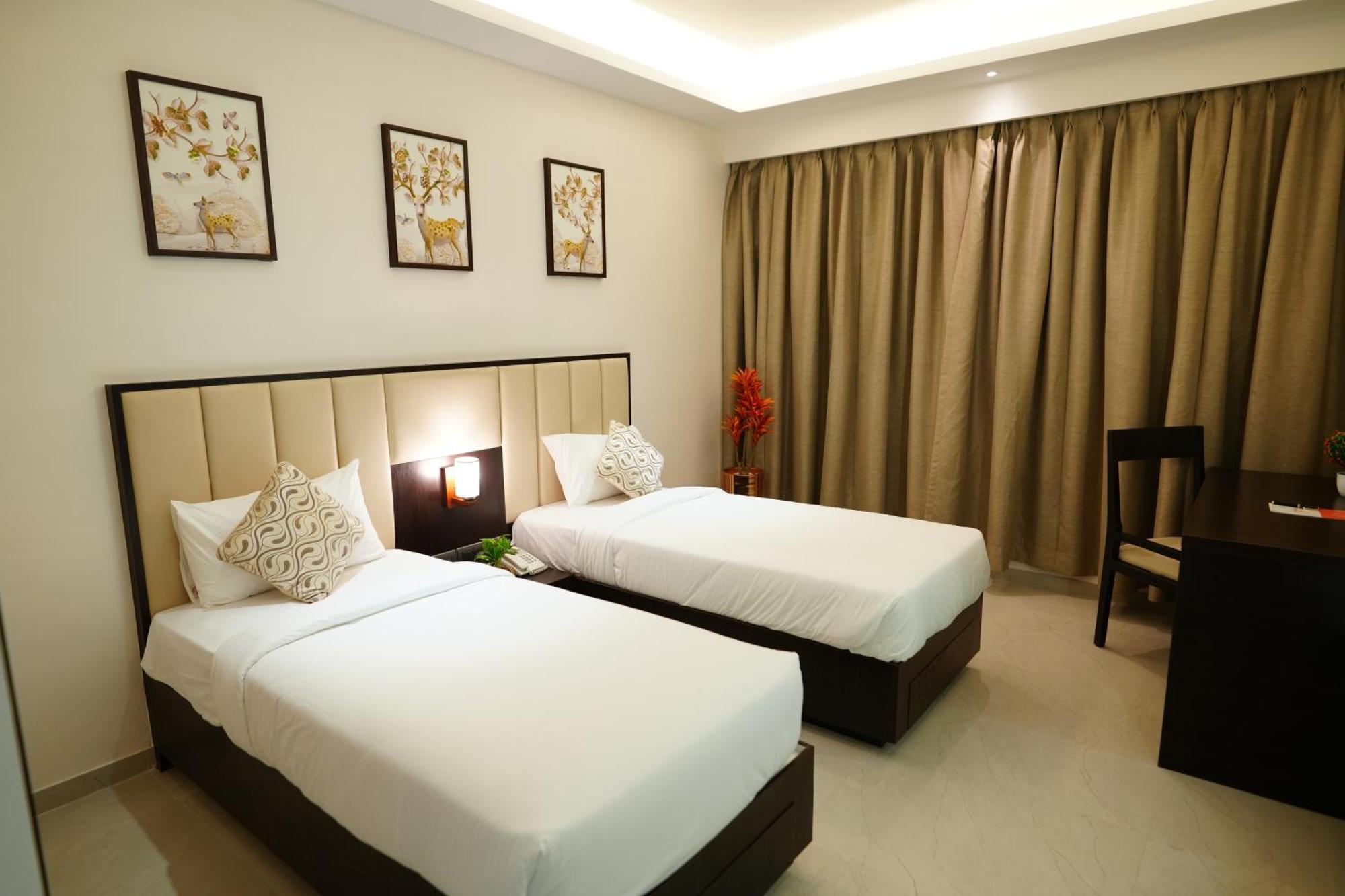 Hotel Grand Visava Лонавла Екстер'єр фото