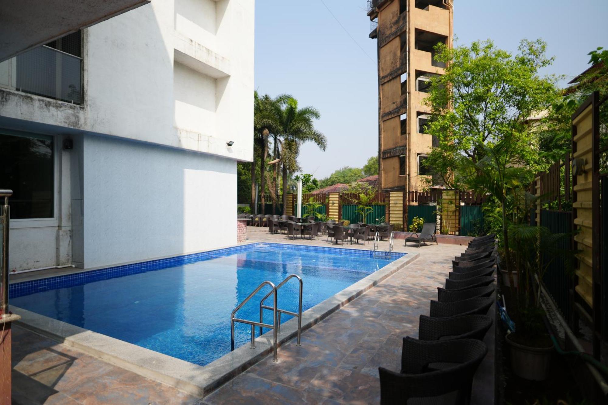 Hotel Grand Visava Лонавла Екстер'єр фото